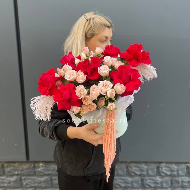 Бокс с нежными розами  в Липецке