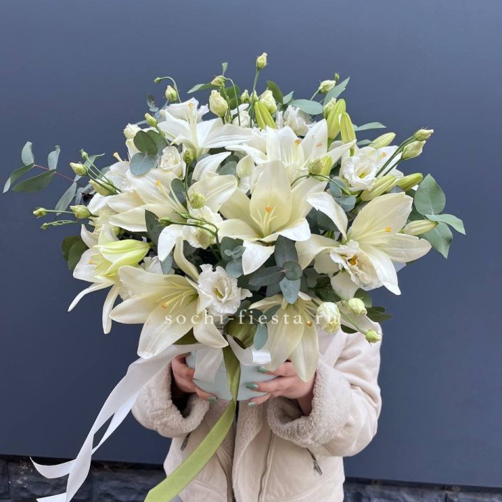 Бокс лилий и эустомы в Липецке