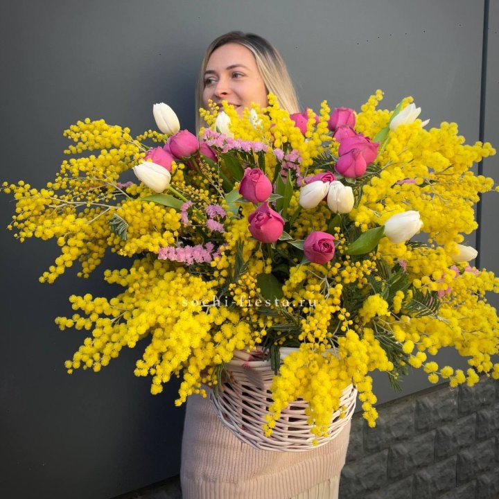 Цветочная корзина с мимозой "Спринг" в Липецке