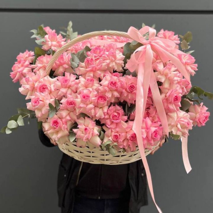 51 розовая роза в корзине в Липецке