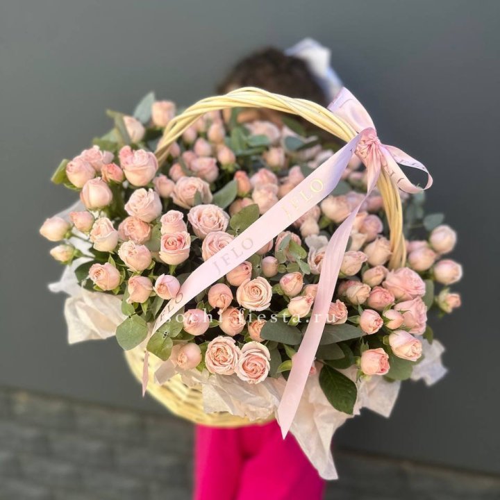 Корзина кустовых пионовидных роз в Липецке