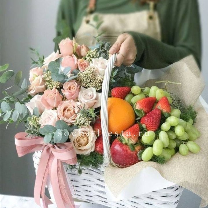 Фруктовая корзина c цветами в Липецке