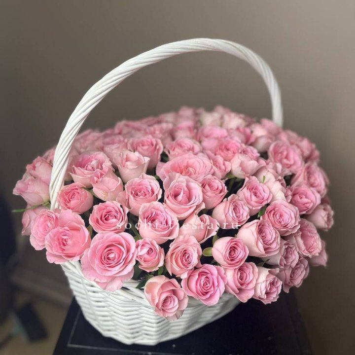101 розовая роза в корзине в Липецке
