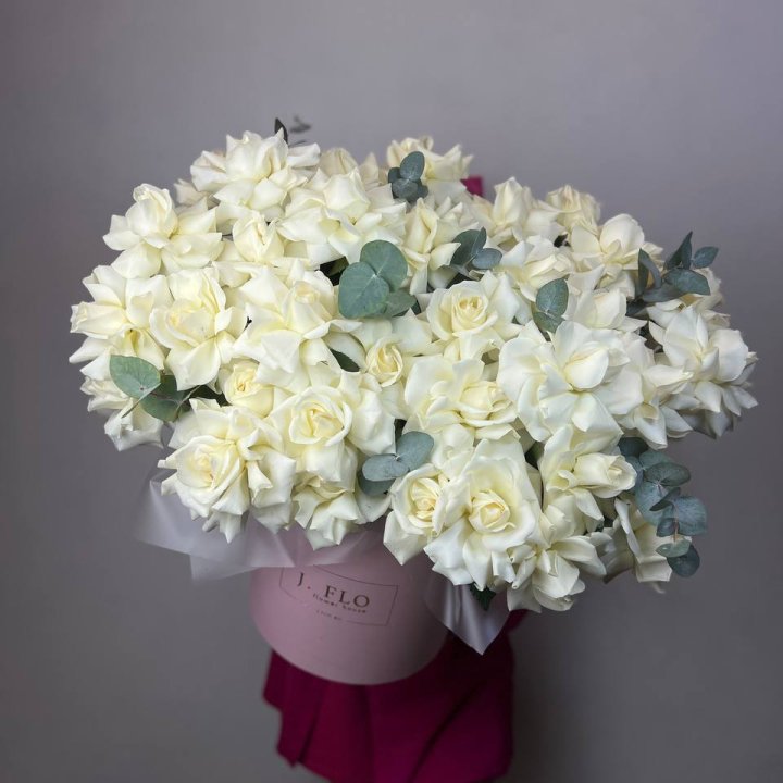 37 белых роз в боксе в Липецке