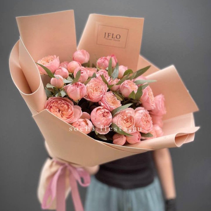 Букет из 9 кустовых роз Джульетта в Липецке