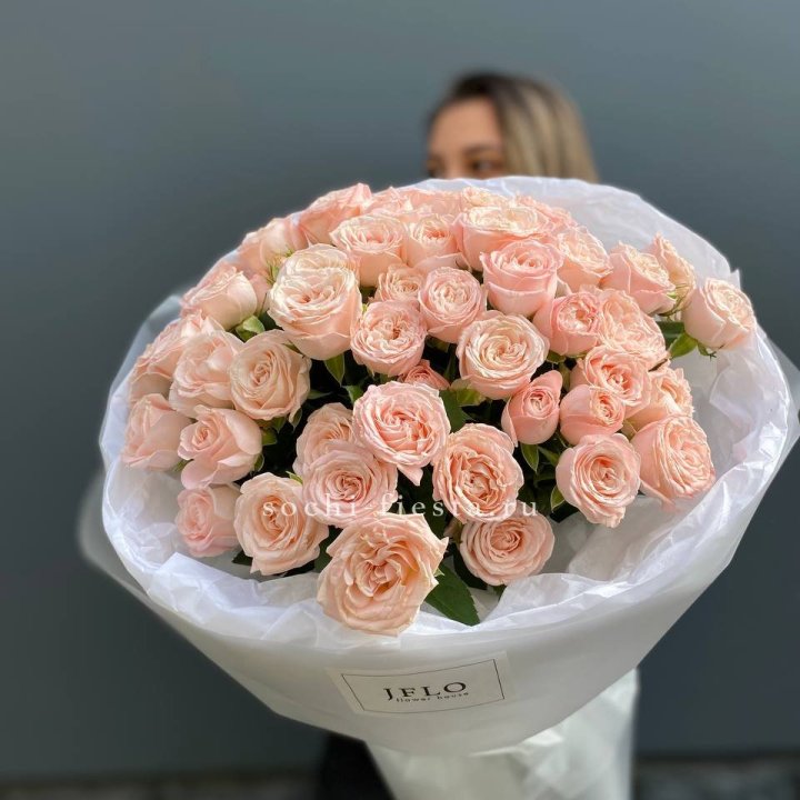 Букет кустовых роз Бомбастик в Липецке