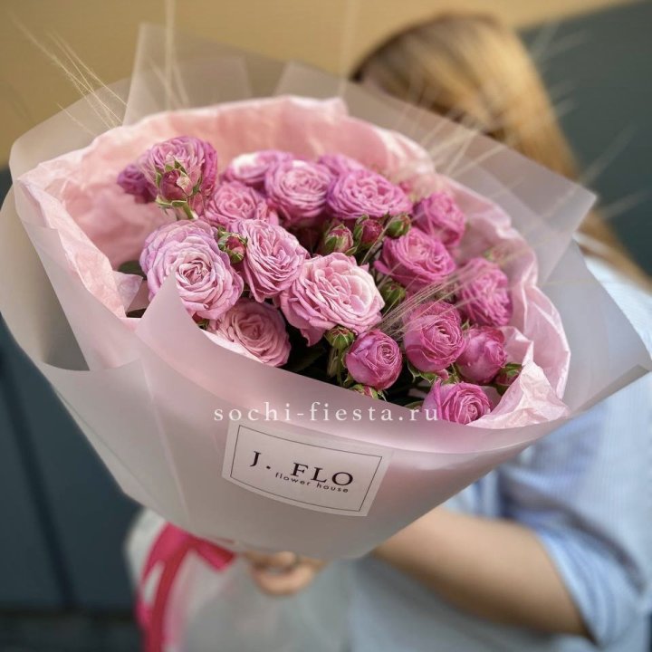 Пионовидные розы Мадам Бомбастик Pink в Липецке