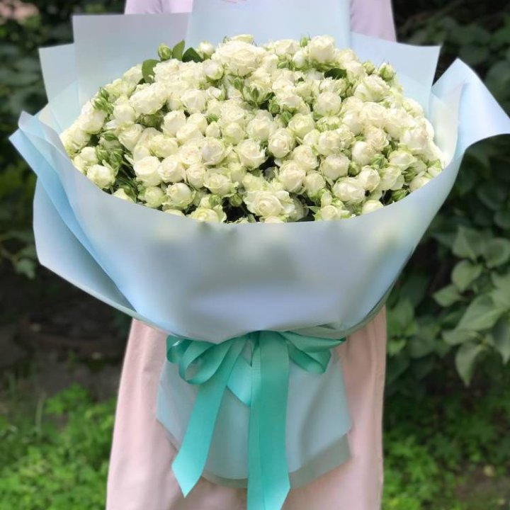51 белая кустовая роза в Липецке