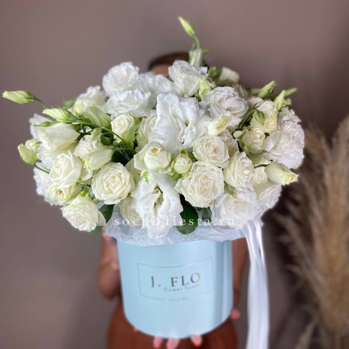 Бокс кустовых роз и эустомы  в Липецке