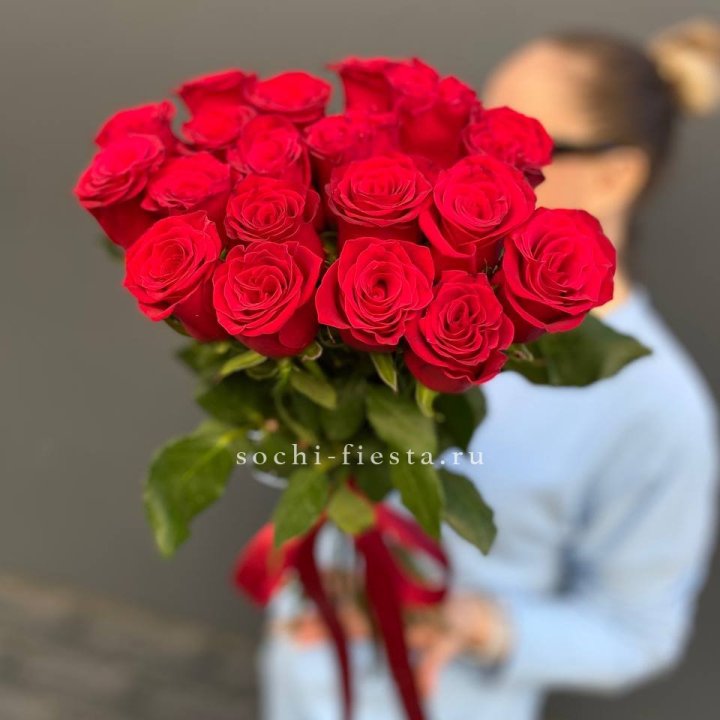 19 красных роз в Липецке