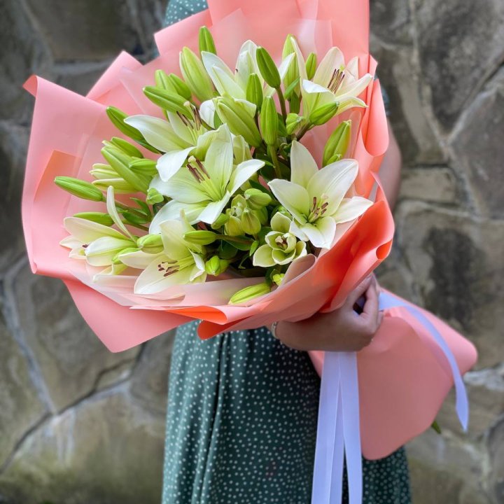 Букет из 7 белых лилий в Липецке