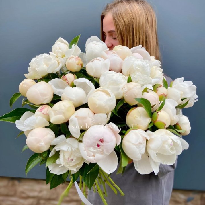 Охапка пионов в Липецке