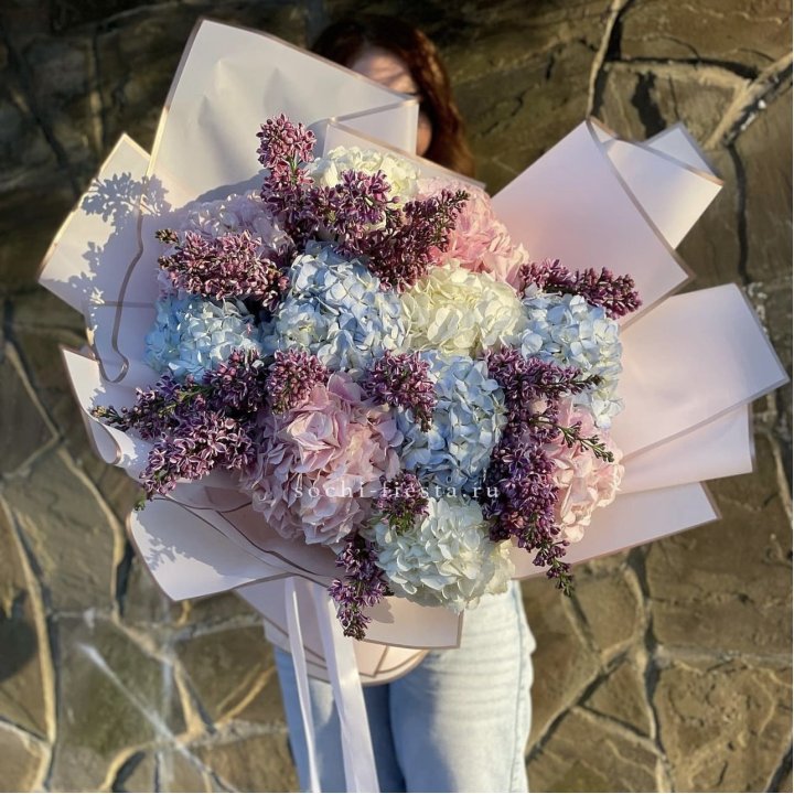 Букет гортензии с сиренью в Липецке