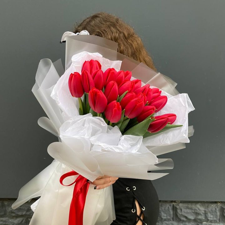  25 красных воздушных тюльпанов в Липецке