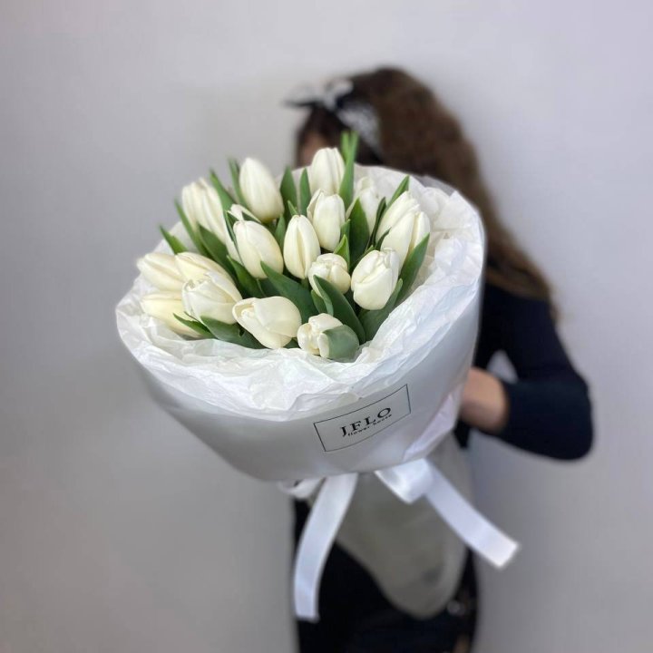  19 белых воздушных тюльпанов в Липецке