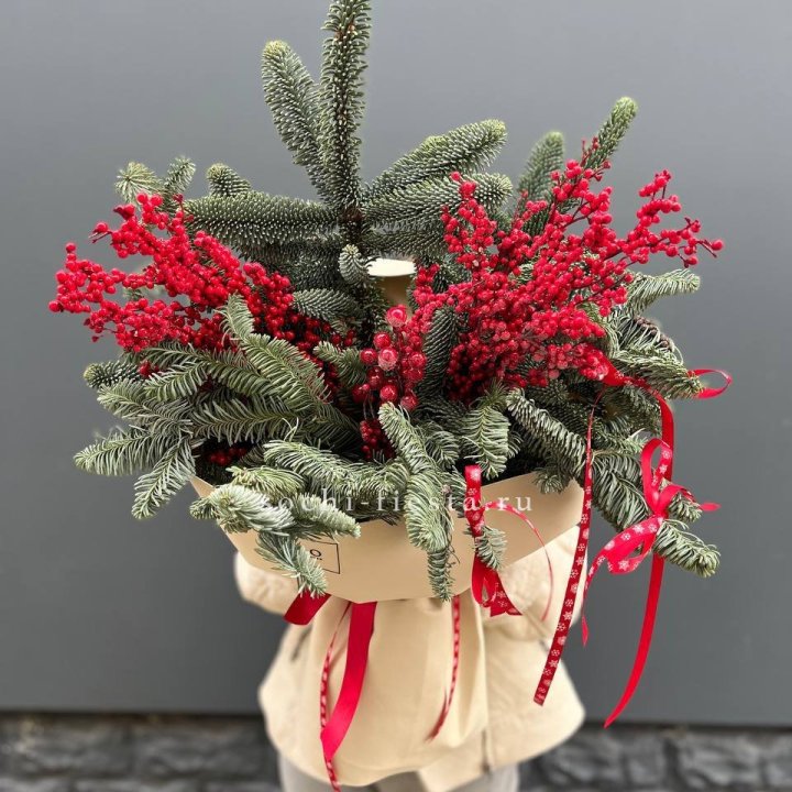 Букет нобилиса и ягод в Липецке