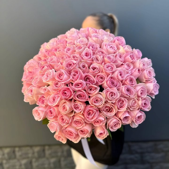 Охапка из 101 розовой розы в Липецке