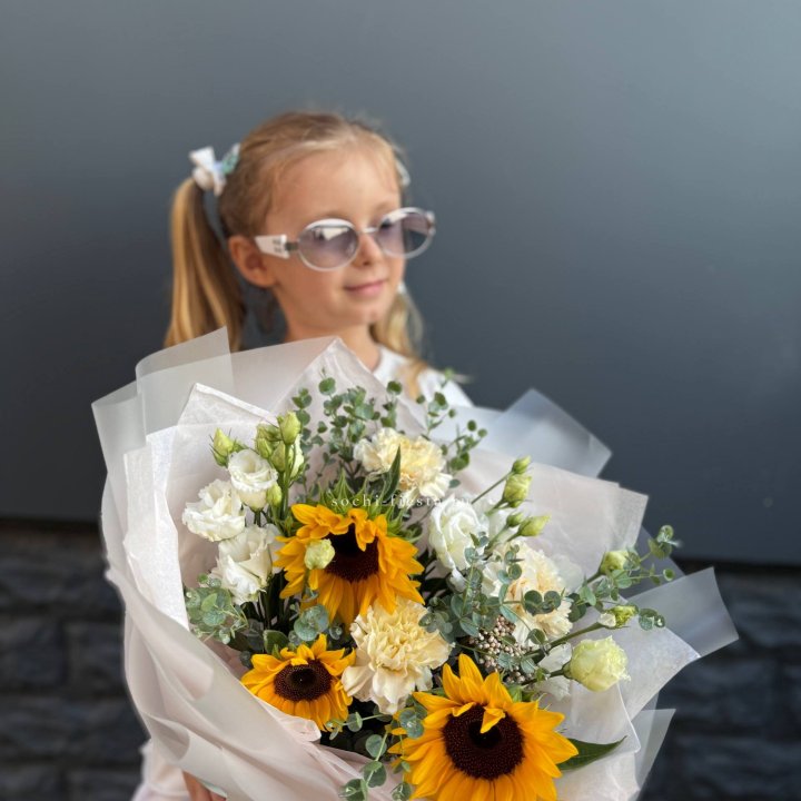  Букет  из стойких цветов с подсолнухами в Липецке
