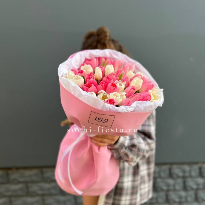 51 бело-розовый тюльпан в Липецке