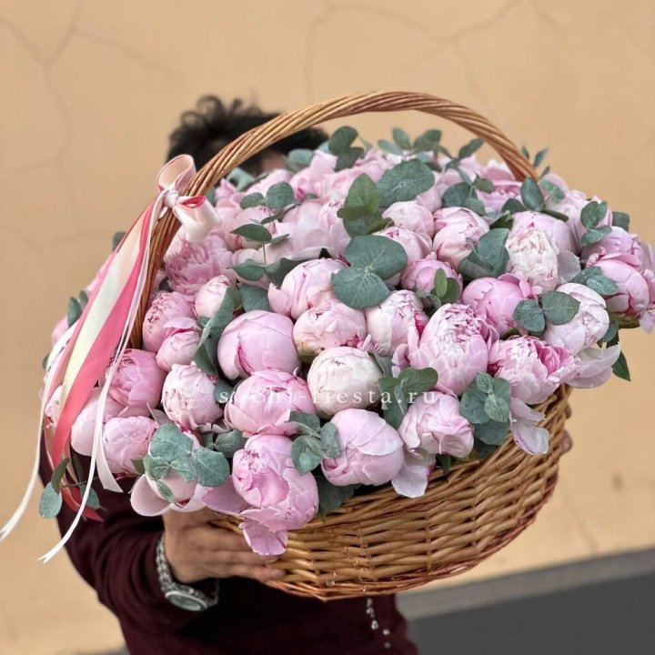 Корзина пионов "75" в Липецке