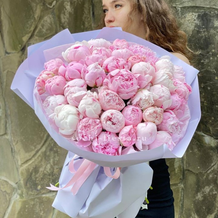 39 нежных пионов в Липецке