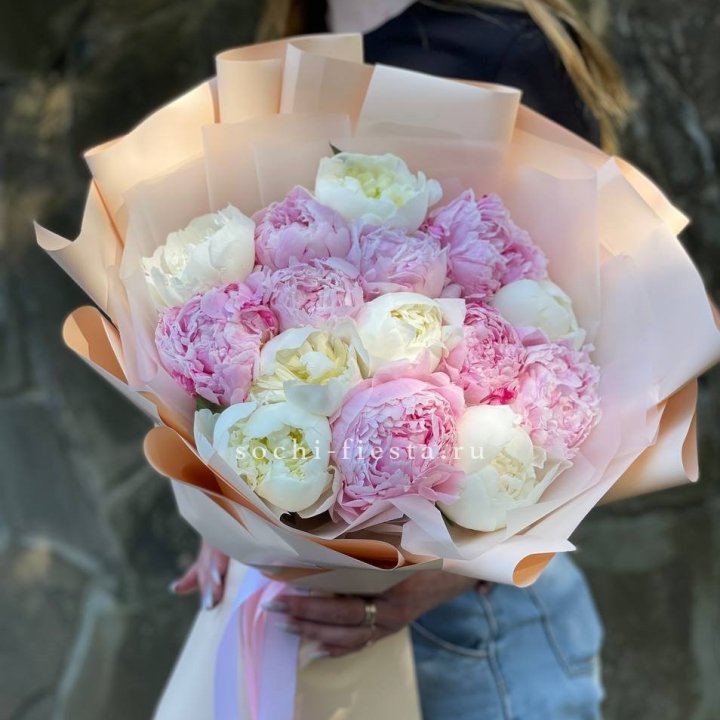 Букет 15 зефирных пионов в Липецке