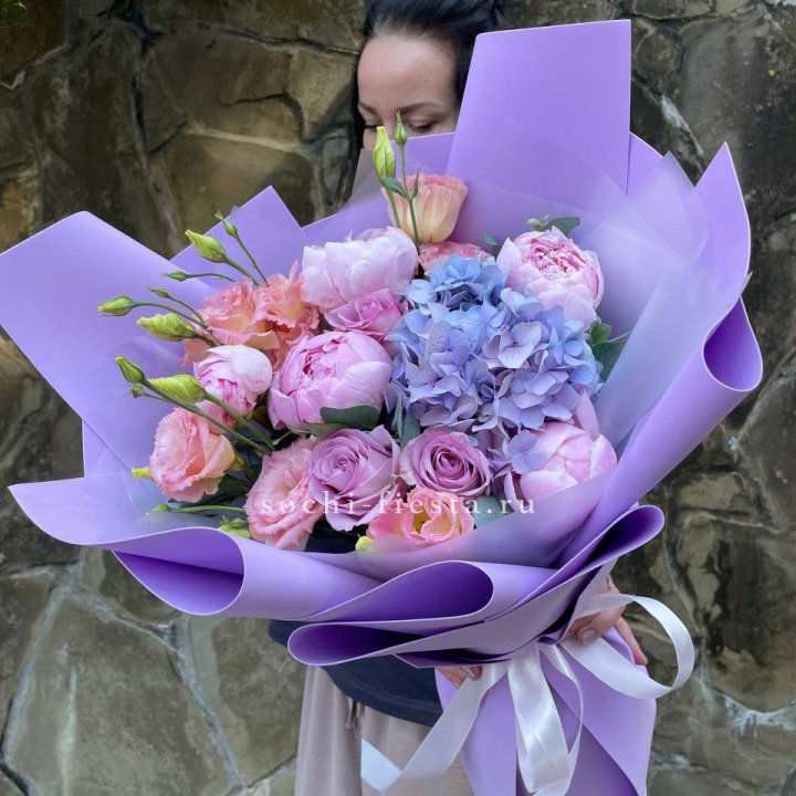 Букет с пионами "Блю логан" в Липецке