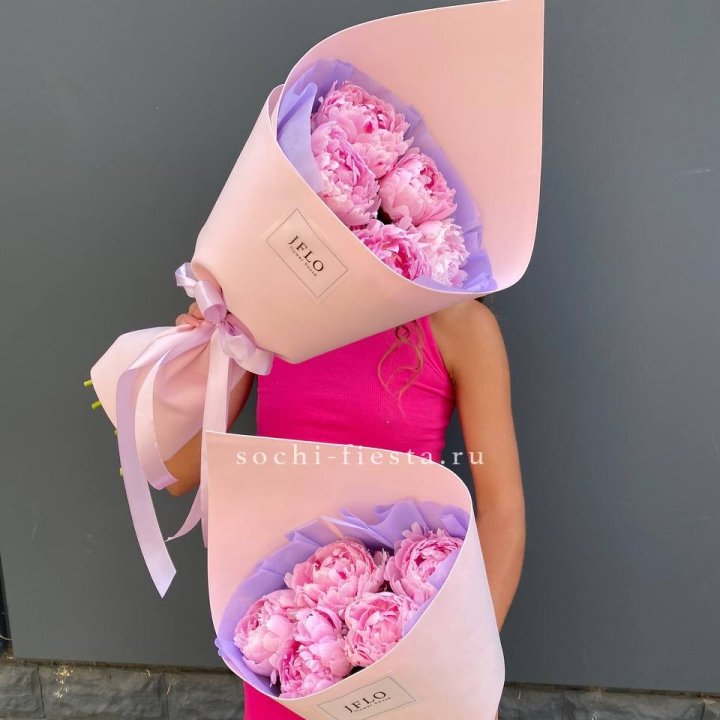 Букет из 5 пионов в Липецке
