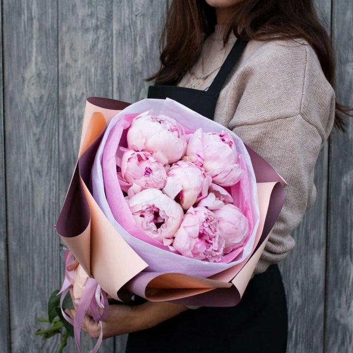 7 зефирных пионов в оформлении в Липецке