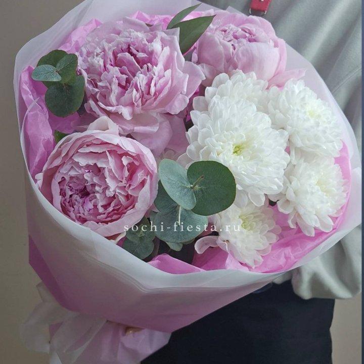  Букет комплимент с пионами в Липецке