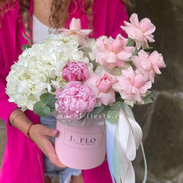 Цилиндр с пионами "Алисия" в Липецке