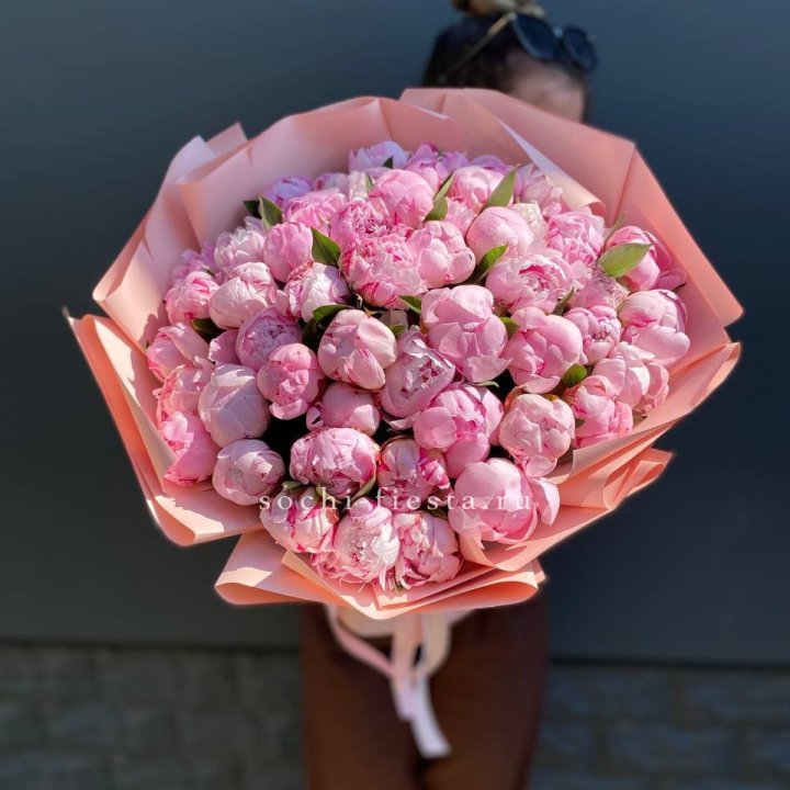 Нежный букет 51 пионов  в Липецке