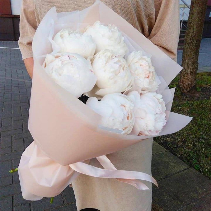 Букет белых пионов в Липецке