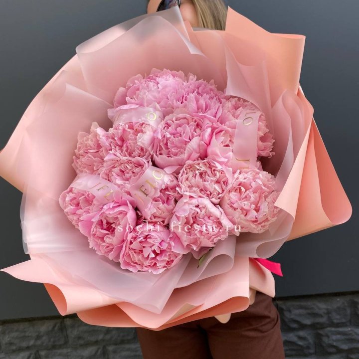 15 пионов "Монинг" в Липецке