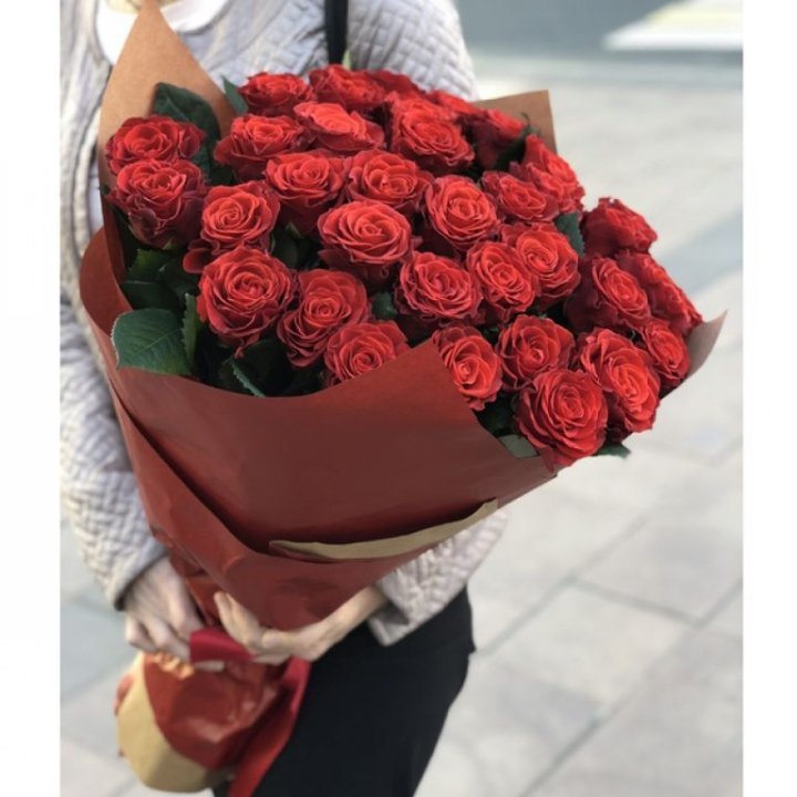 29 высоких роз  в Липецке