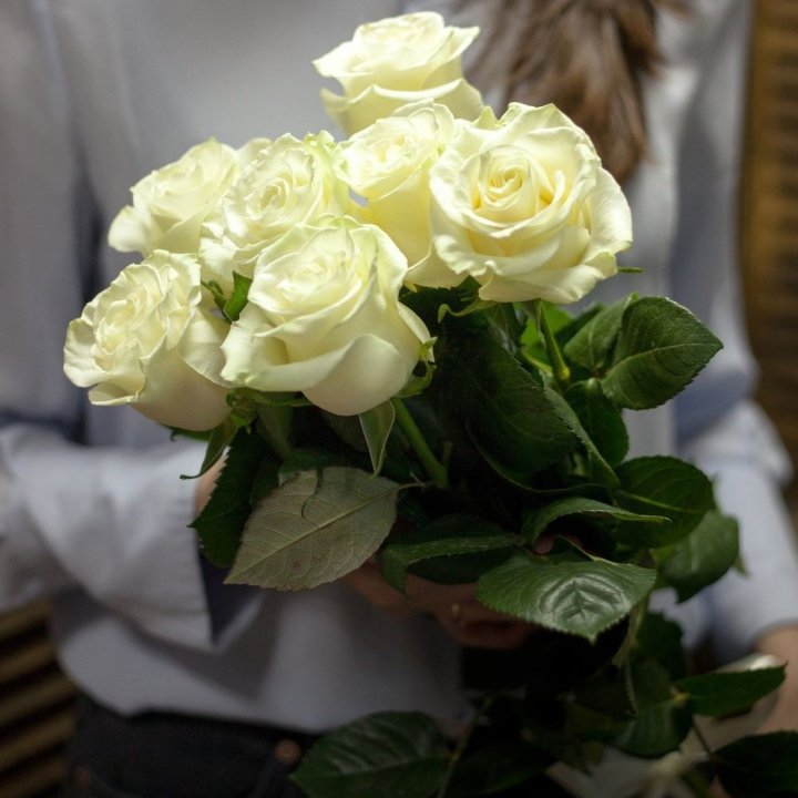 7 белых роз в Липецке