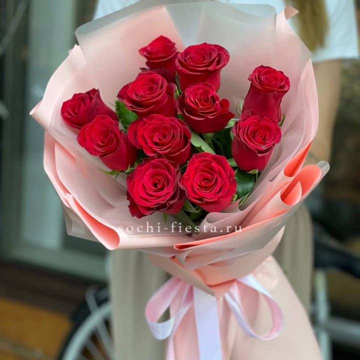 Букет красных роз "Мадам ред" в Липецке