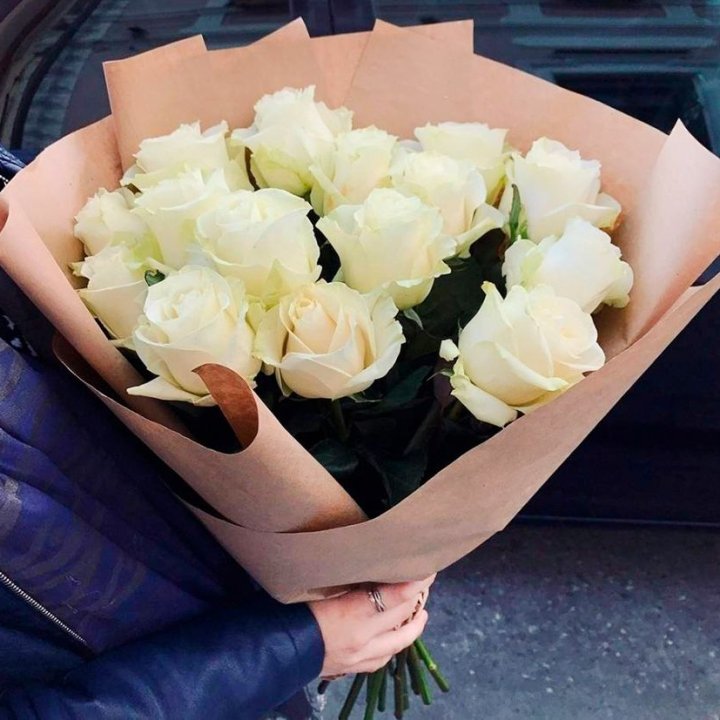 15 белых роз "Крафт" в Липецке