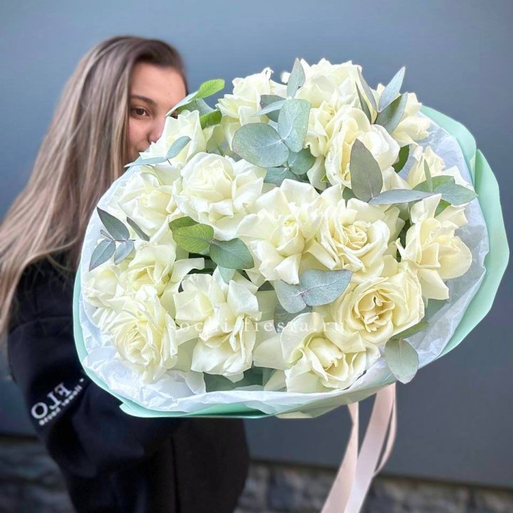 19 Белых французских роз "Ноте бьянке" в Липецке