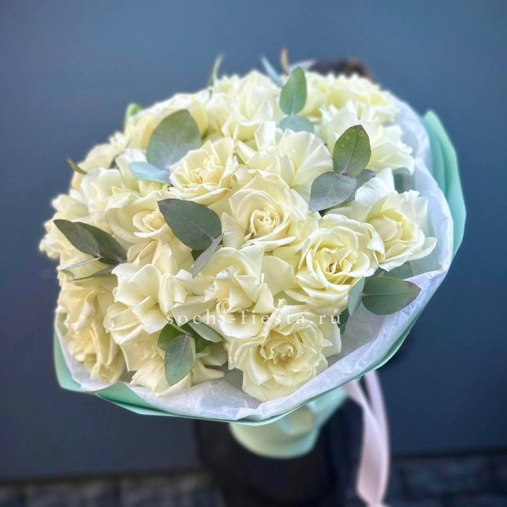25 Белых французских роз "Ноте бьянка" в Липецке
