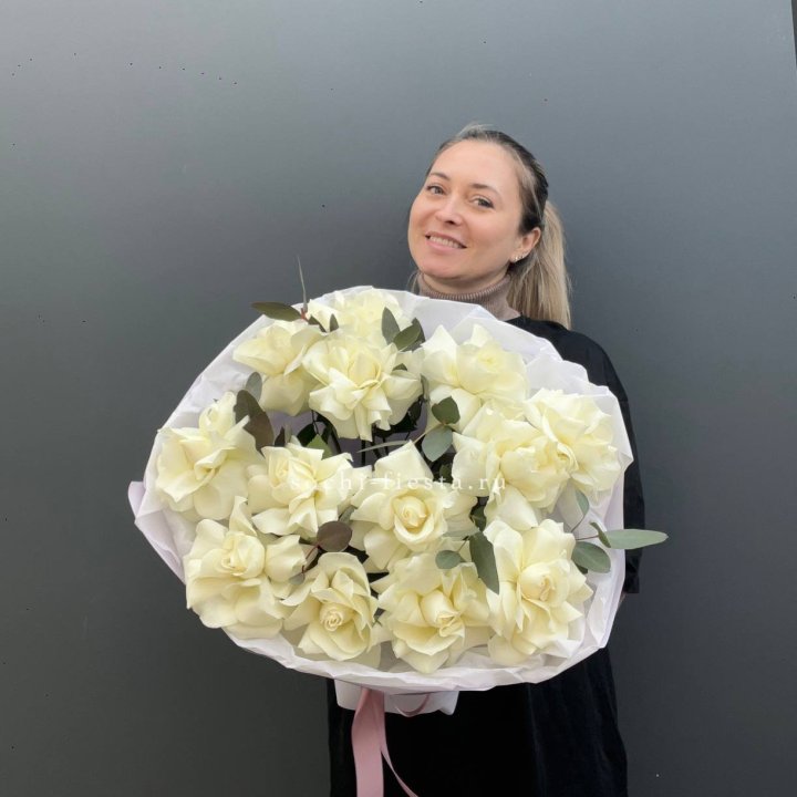 13 Белых французских роз Облако в Липецке