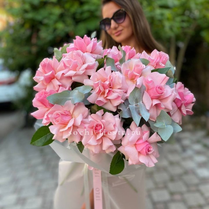 17 Розовых  французских роз в Липецке