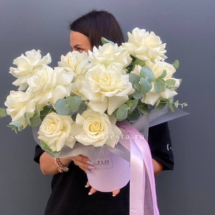 11 Французских белых роз в боксе в Липецке