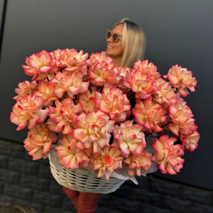 45 французских роз Джумилия в корзине в Липецке