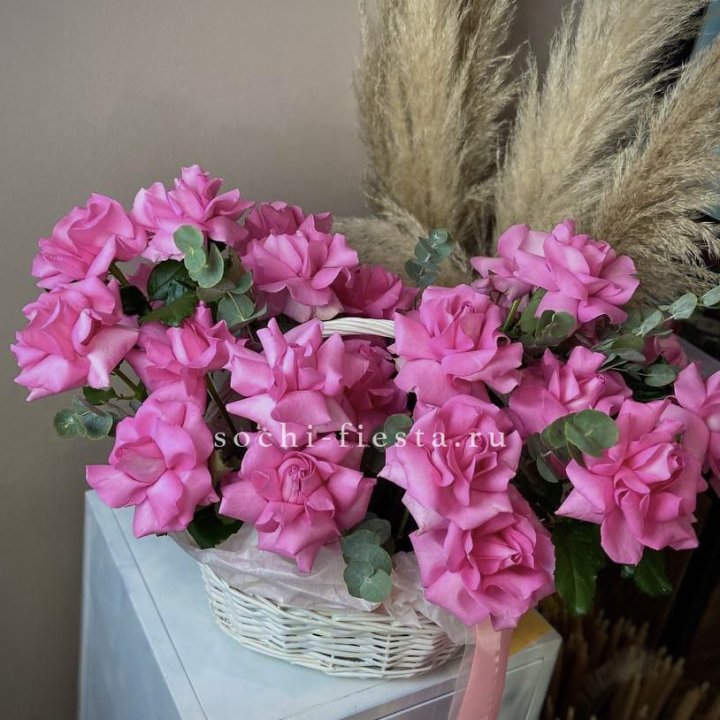 25 роз в цветочной корзине Пинк в Липецке