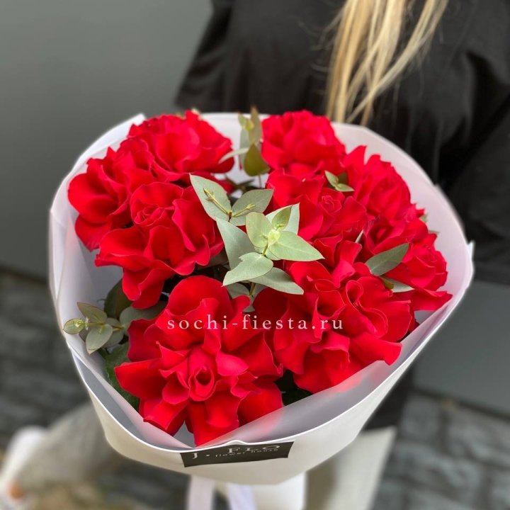 9 Красных французских роз в Липецке