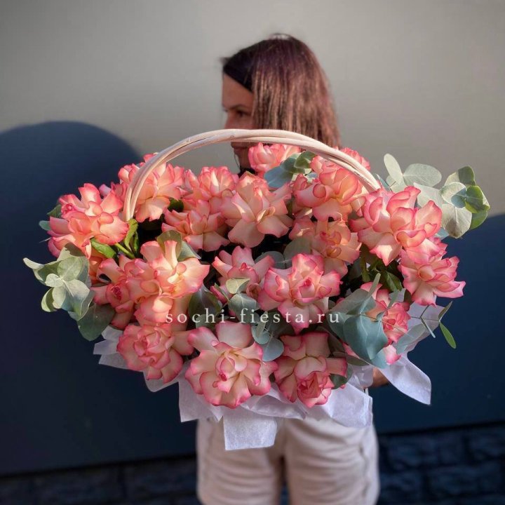 25 Французских роз Джумилия в корзине в Липецке