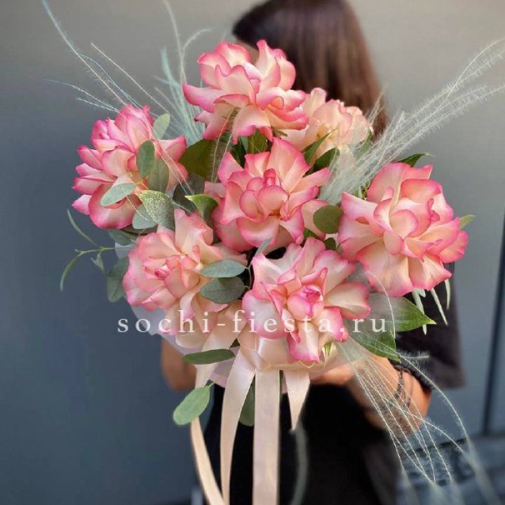 9 Французских роз Джумилия в боксе в Липецке