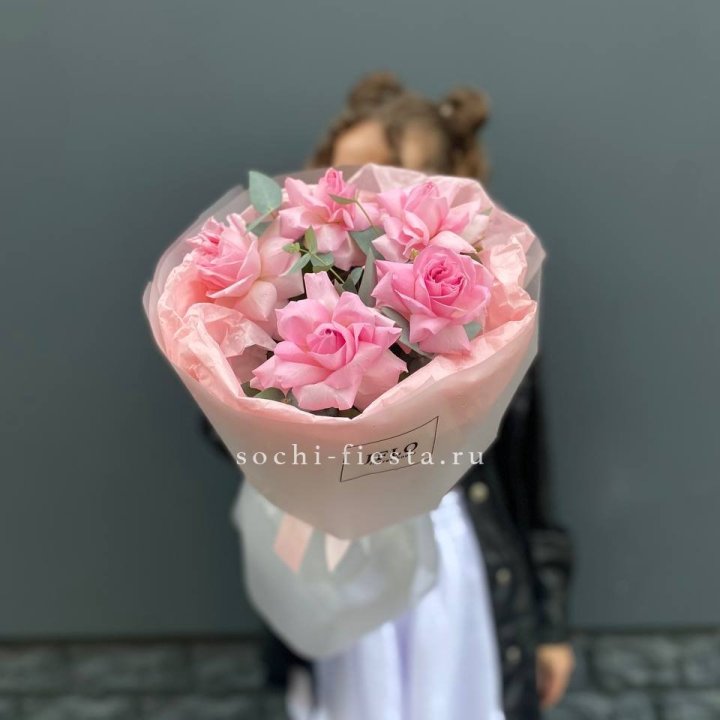 5 французских розовых роз  в Липецке