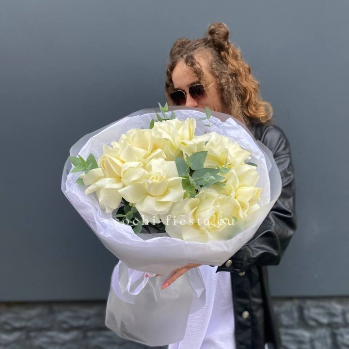 7 Белых французских роз  в Липецке